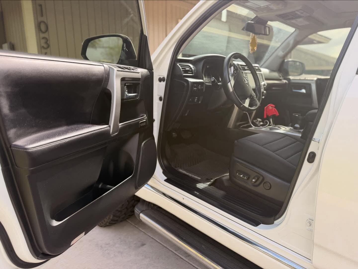 2020 Toyota 4Runner - used vehicle for export — photo 3 of 4