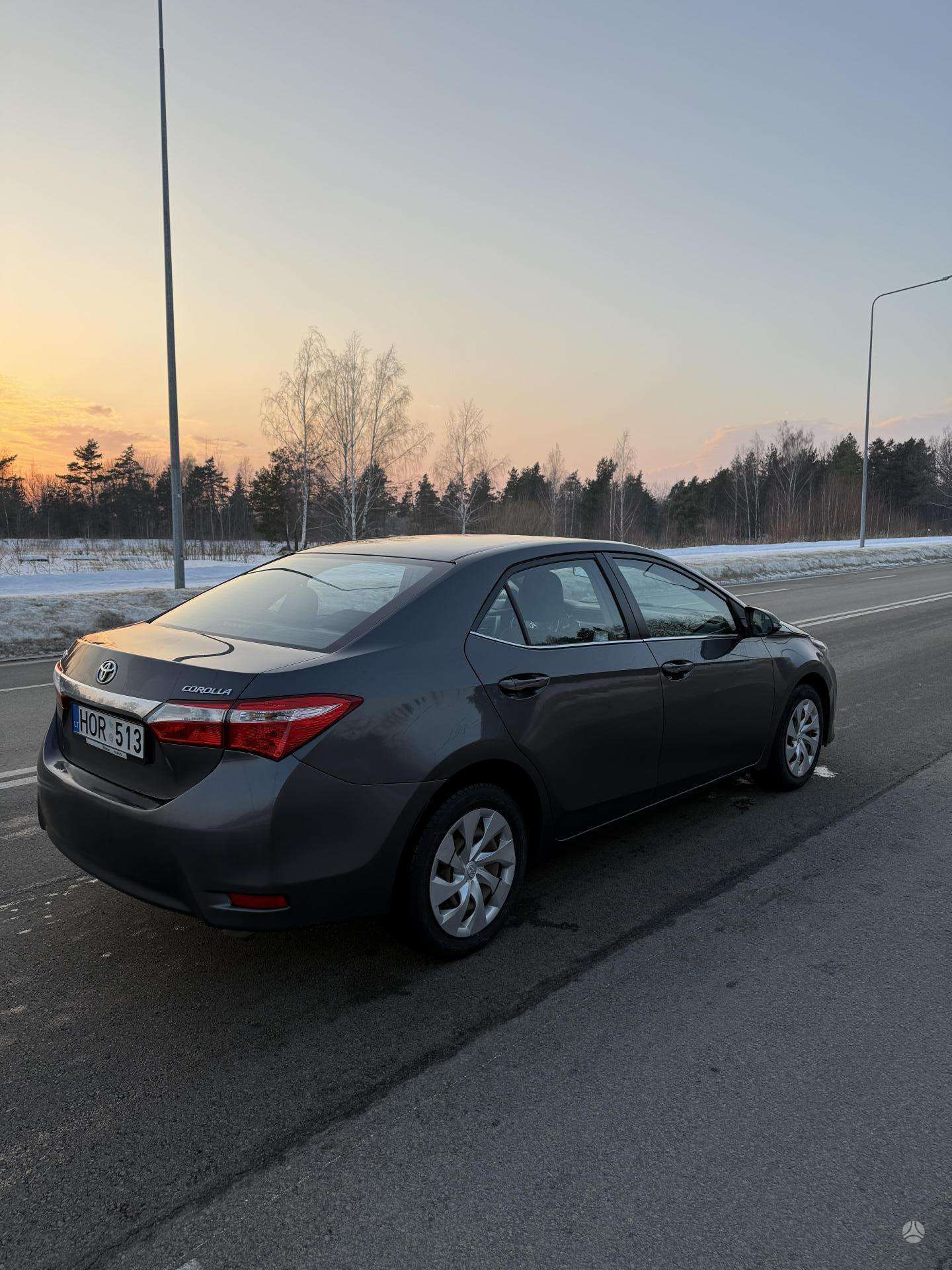2015 Toyota Corolla - used vehicle for export — photo 3 of 4